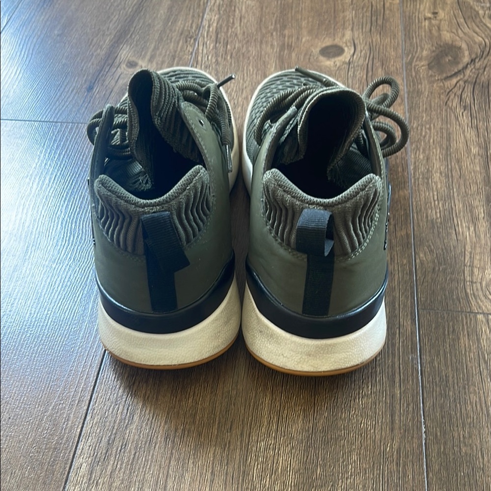 Jordan Olive Green shoes - Picture 4 of 4
